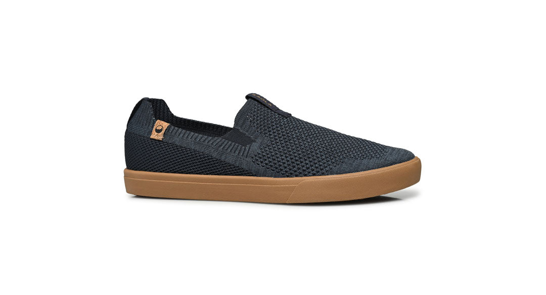Chaussure homme de couleur bleu vue du coté droit