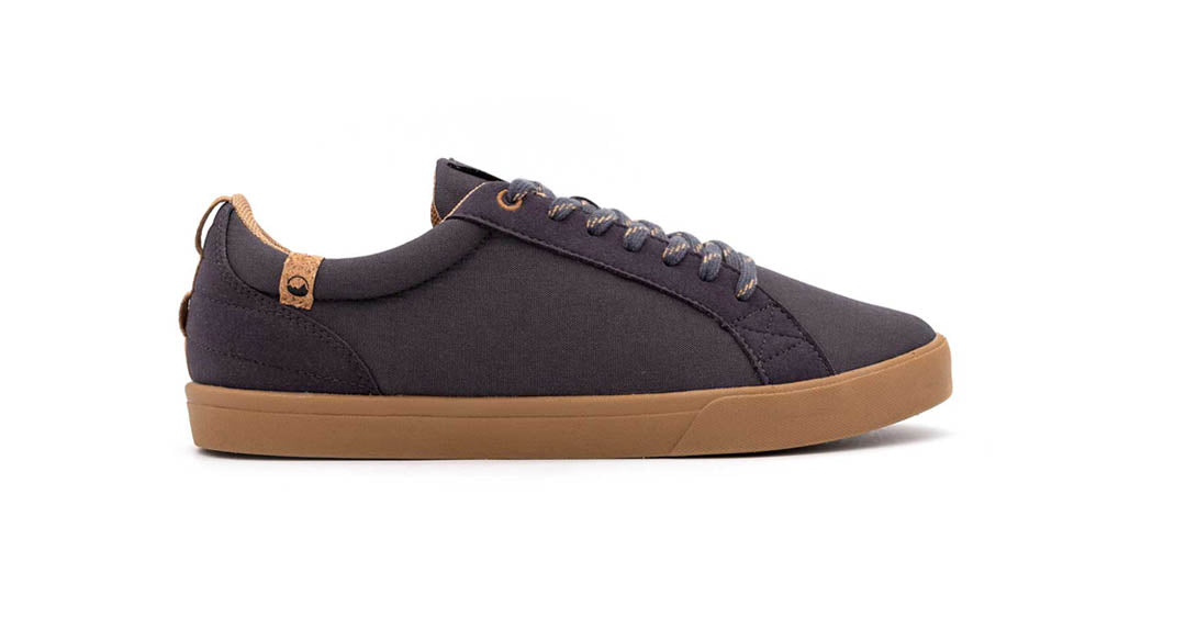 Chaussure homme de couleur obsidian vue du coté droit